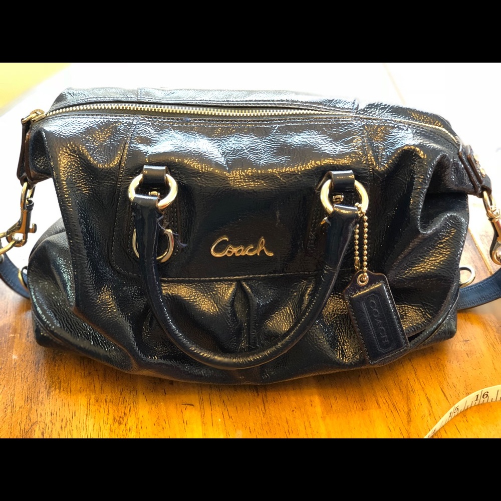 Coach handbag. Patent Navy.